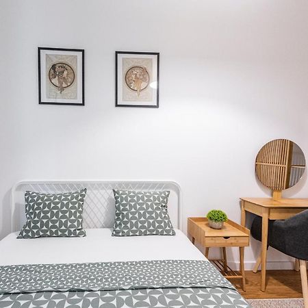 Vertigo One Bedroom Apartment-Free Private Parking Novi Sad Bagian luar foto