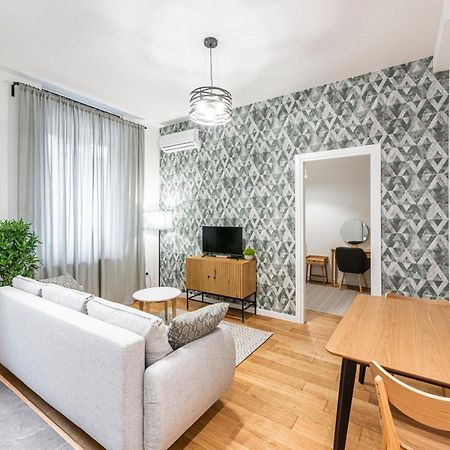 Vertigo One Bedroom Apartment-Free Private Parking Novi Sad Bagian luar foto