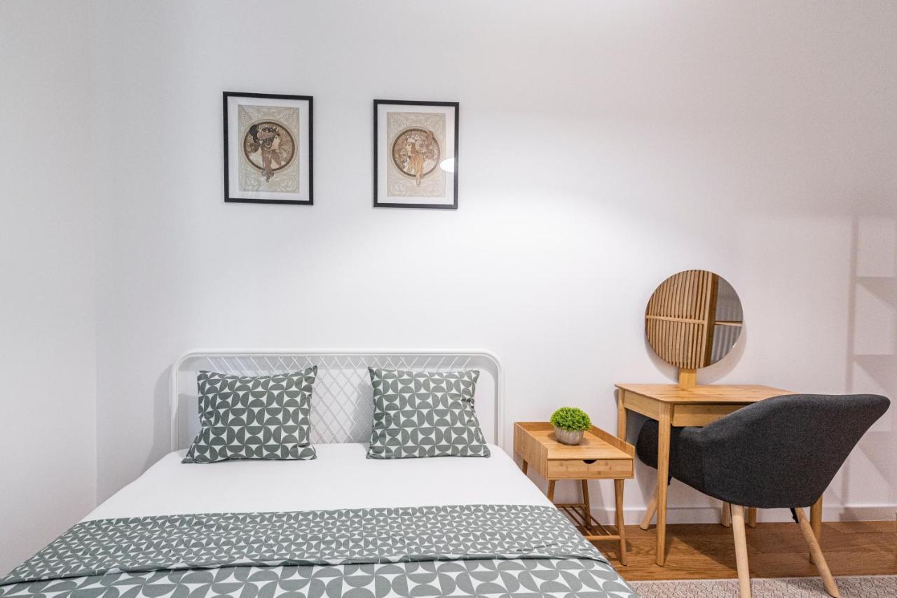 Vertigo One Bedroom Apartment-Free Private Parking Novi Sad Bagian luar foto