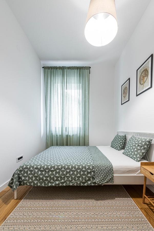 Vertigo One Bedroom Apartment-Free Private Parking Novi Sad Bagian luar foto