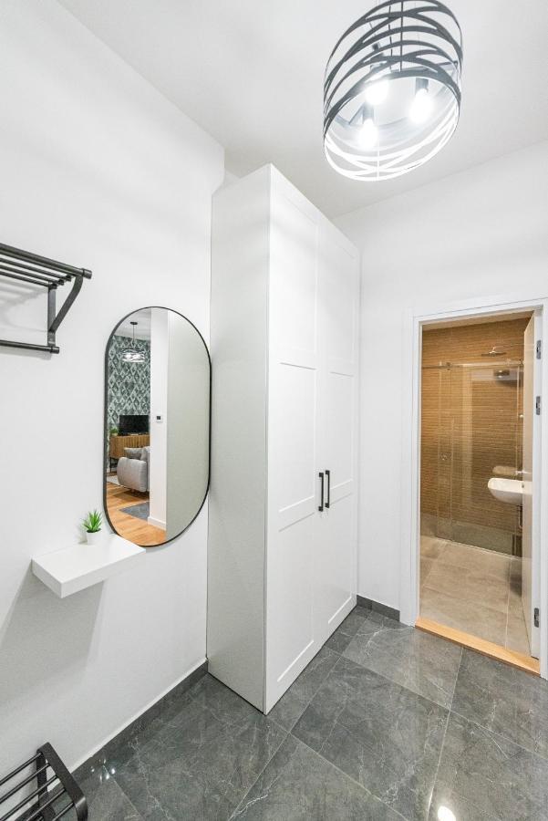 Vertigo One Bedroom Apartment-Free Private Parking Novi Sad Bagian luar foto