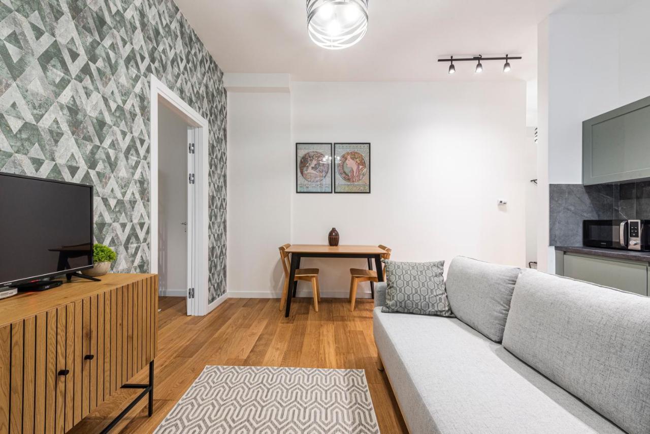 Vertigo One Bedroom Apartment-Free Private Parking Novi Sad Bagian luar foto