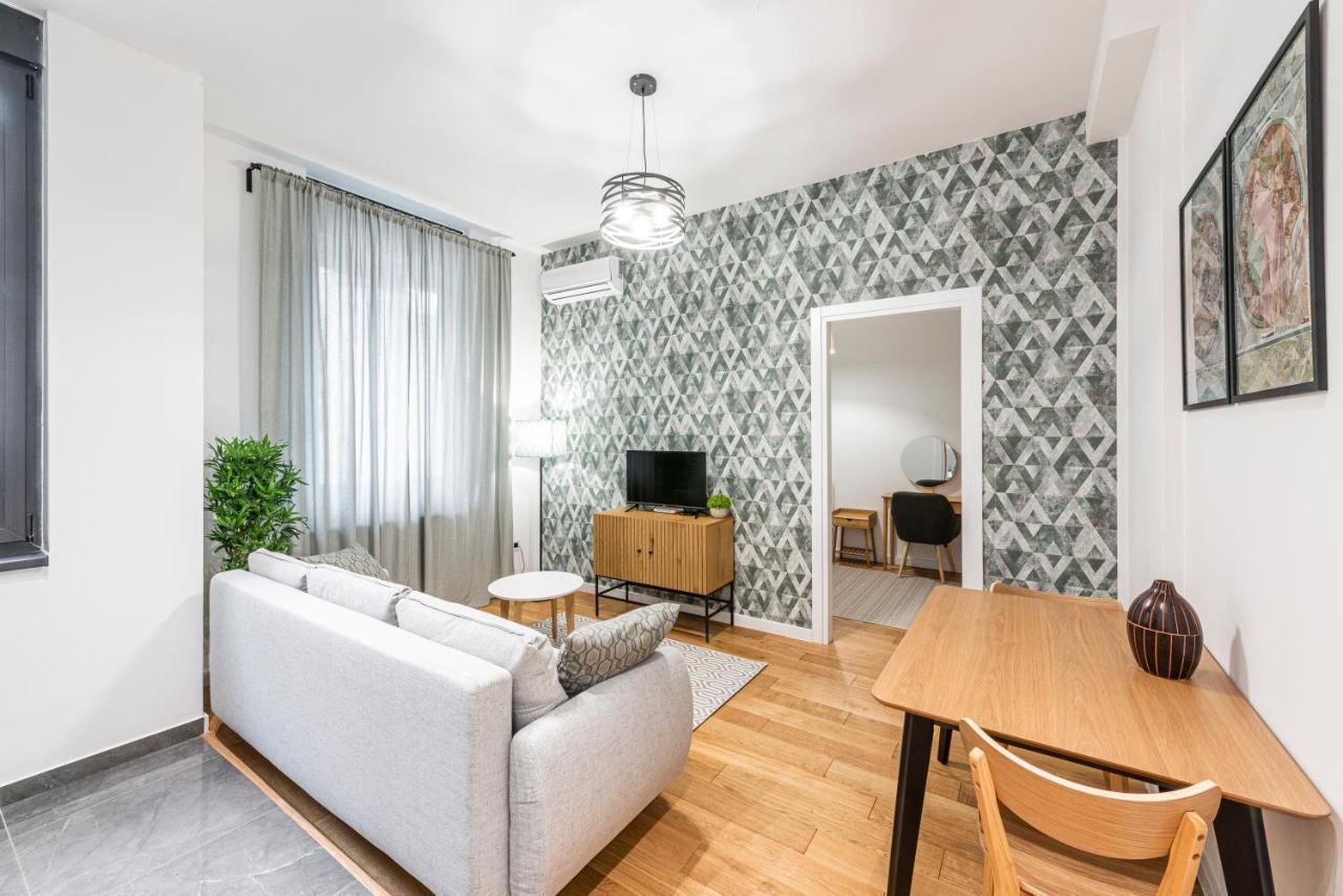 Vertigo One Bedroom Apartment-Free Private Parking Novi Sad Bagian luar foto