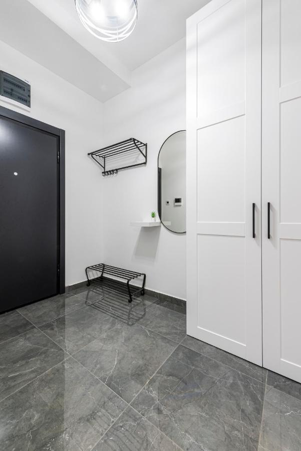 Vertigo One Bedroom Apartment-Free Private Parking Novi Sad Bagian luar foto