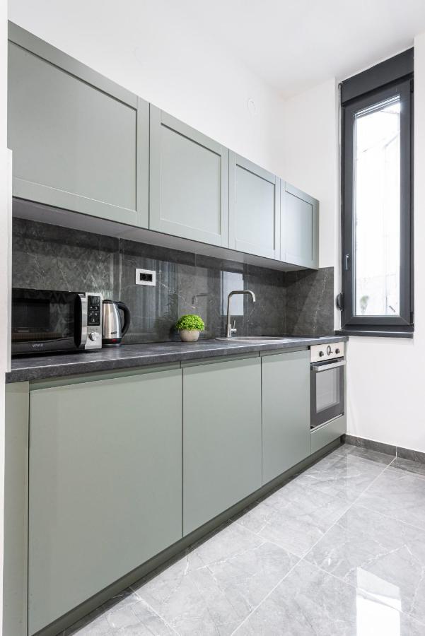 Vertigo One Bedroom Apartment-Free Private Parking Novi Sad Bagian luar foto