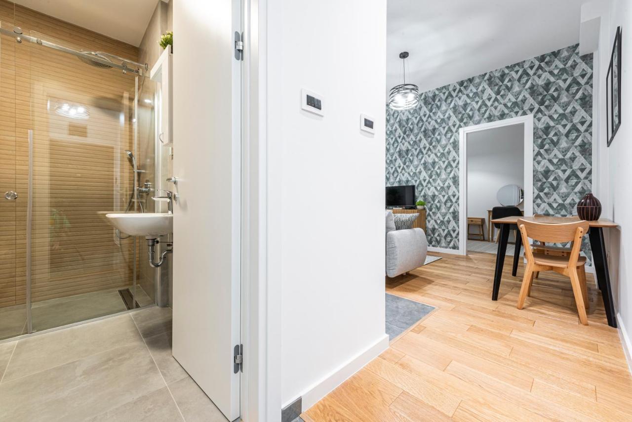 Vertigo One Bedroom Apartment-Free Private Parking Novi Sad Bagian luar foto