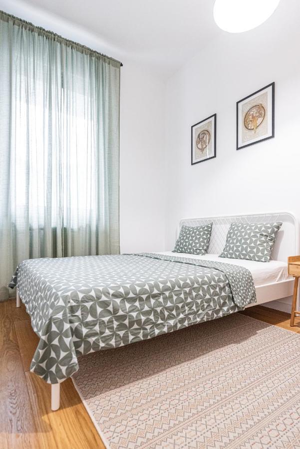 Vertigo One Bedroom Apartment-Free Private Parking Novi Sad Bagian luar foto