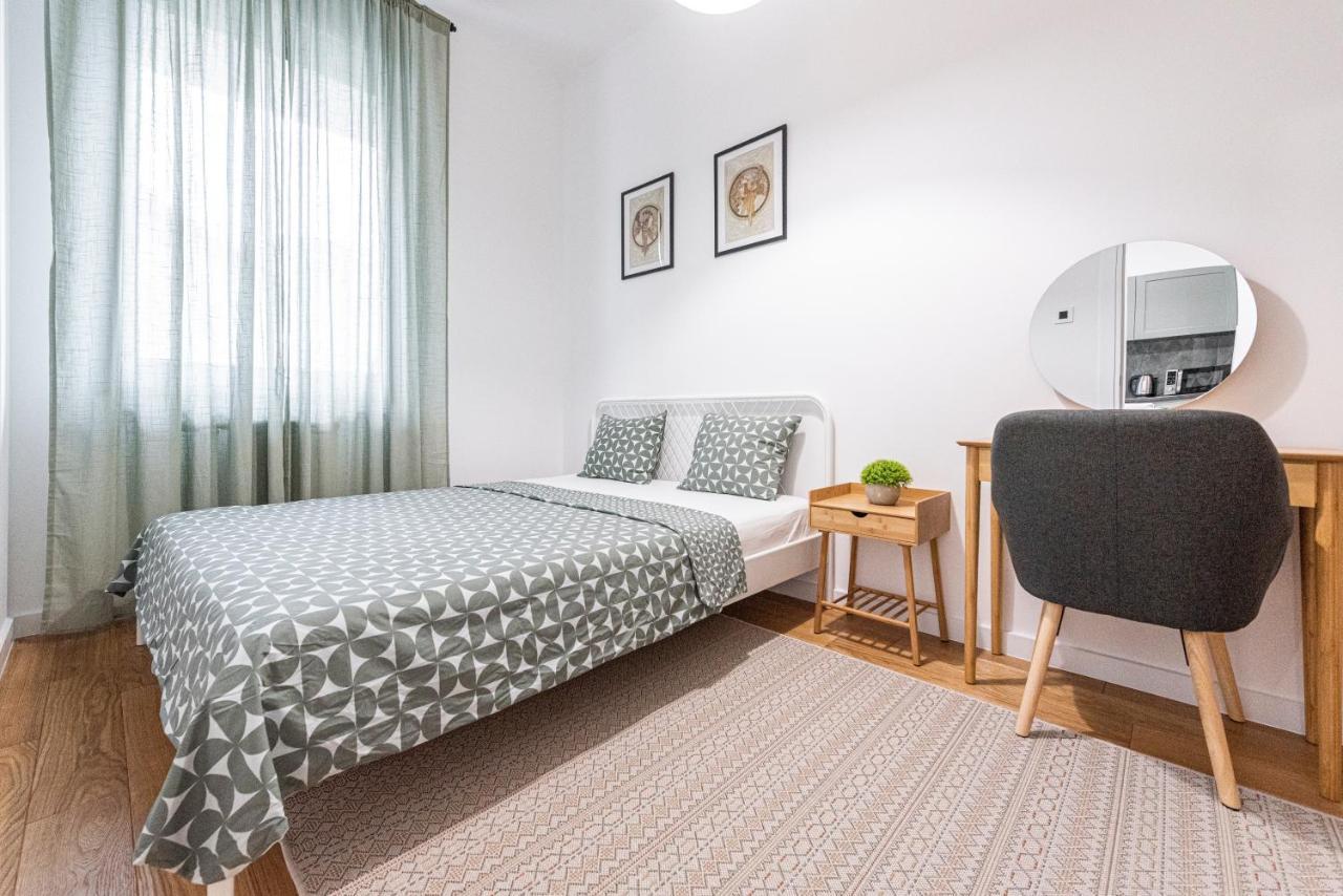 Vertigo One Bedroom Apartment-Free Private Parking Novi Sad Bagian luar foto