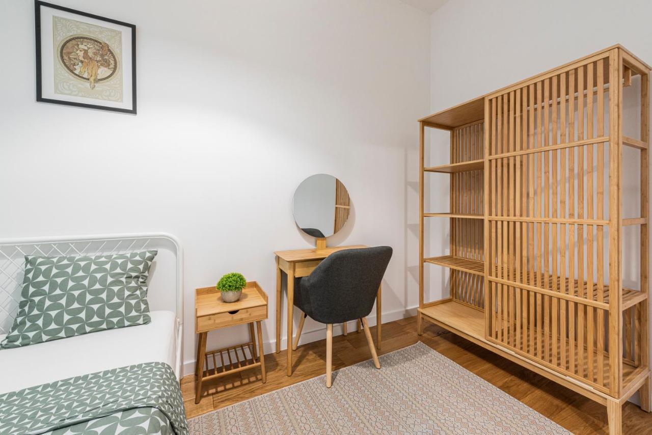 Vertigo One Bedroom Apartment-Free Private Parking Novi Sad Bagian luar foto