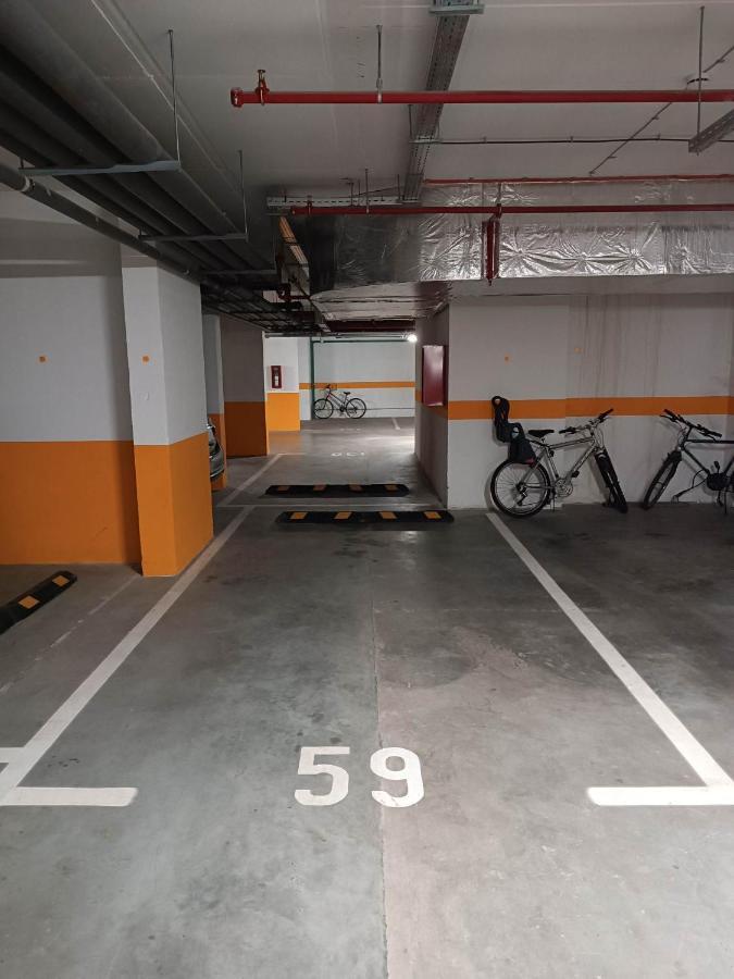 Vertigo One Bedroom Apartment-Free Private Parking Novi Sad Bagian luar foto